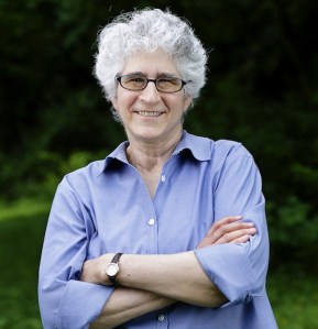 Lynn SMALL horiz arms crossed 